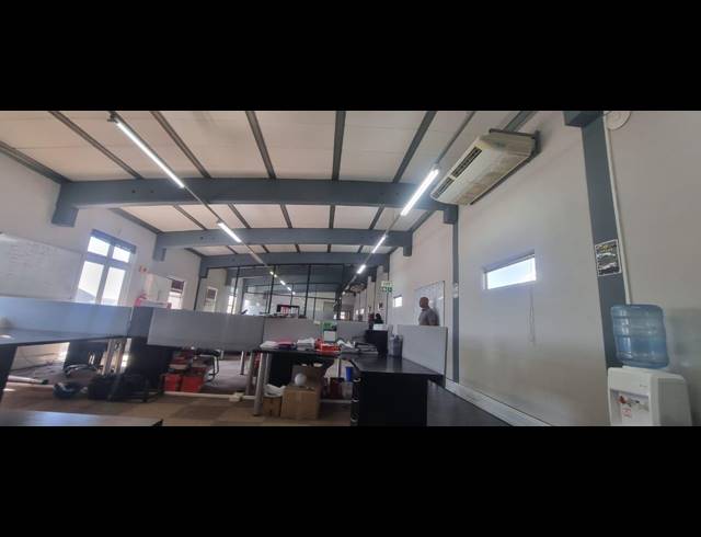 1,100M² WAREHOUSE TO LET IN AIRPORT INDUSTRIA